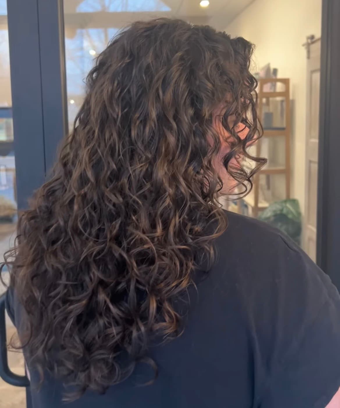 Lizzie Cherry (Lavish Lounge Salon) gallery image