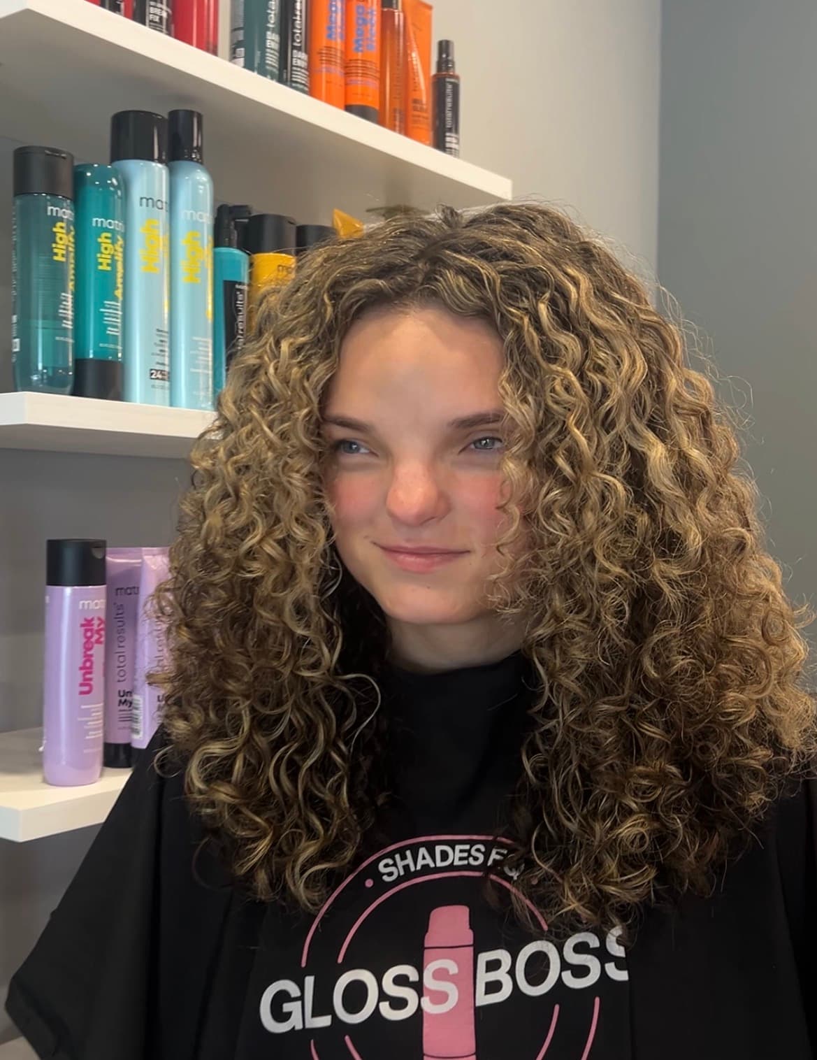 Lizzie Cherry (Lavish Lounge Salon) gallery image