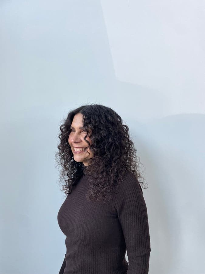 Vee Wilson gallery image